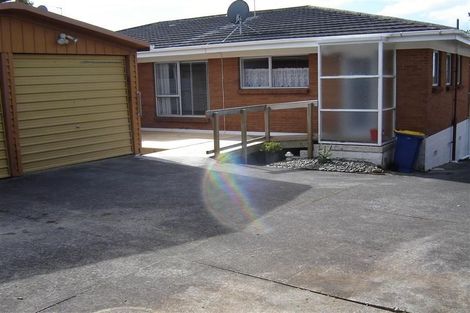 Photo of property in 2/33 Butterworth Drive, Glendene, Auckland, 0602