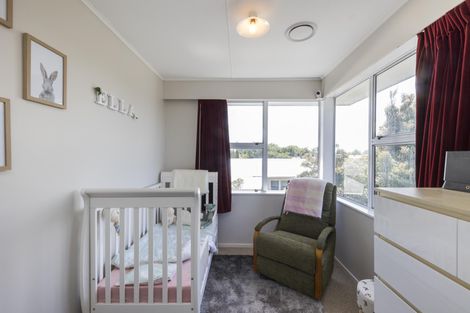 Photo of property in 5 Wairau Place, Kelvin Grove, Palmerston North, 4414