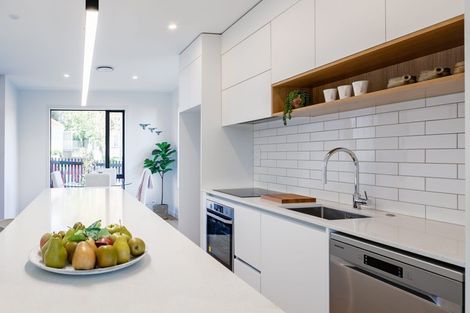 Photo of property in 11b Rangeview Road, Sunnyvale, Auckland, 0612