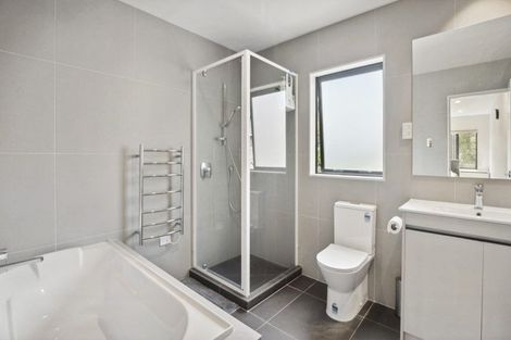 Photo of property in 6a Blenheim Street, Glenfield, Auckland, 0629