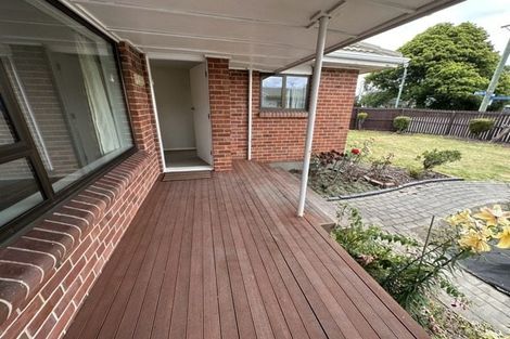 Photo of property in 32 Avonhead Road, Avonhead, Christchurch, 8042