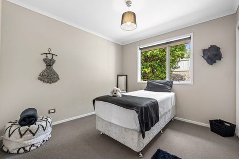 Photo of property in 16 Gavinike Place, Waimauku, 0812