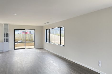 Photo of property in 21 Vazey Way, Hobsonville, Auckland, 0618