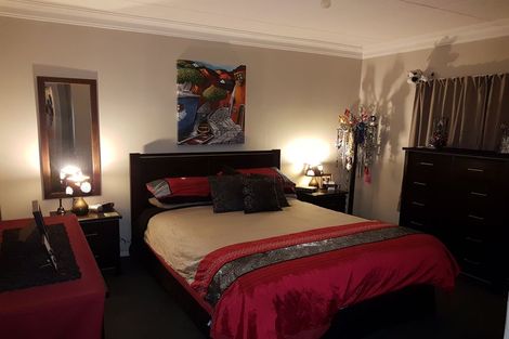 Photo of property in 75 Rhodes Street, Waimate, 7924