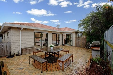 Photo of property in 15 Woburn Place, Takaro, Palmerston North, 4412