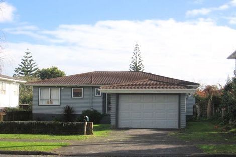 Photo of property in 72 Yeovil Road, Te Atatu Peninsula, Auckland, 0610