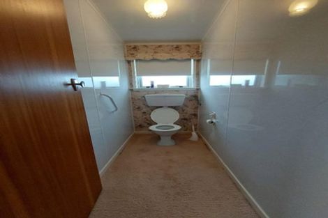 Photo of property in 2 Onslow Place, Merrilands, New Plymouth, 4312