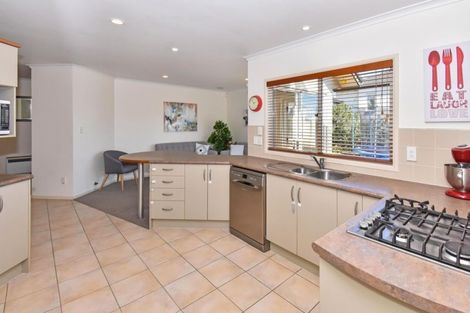 Photo of property in 17 Manara Place, The Gardens, Auckland, 2105
