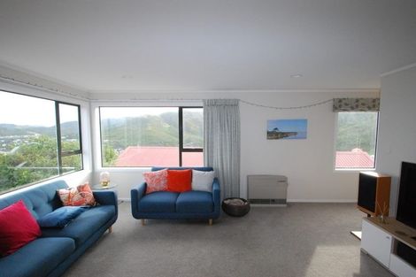 Photo of property in 2 Kapil Grove, Khandallah, Wellington, 6035