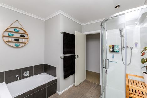 Photo of property in 60 Clawton Street, Westown, New Plymouth, 4310