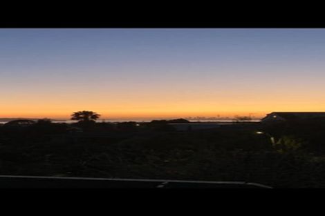 Photo of property in 8 Forsythe Place, Massey, Auckland, 0614