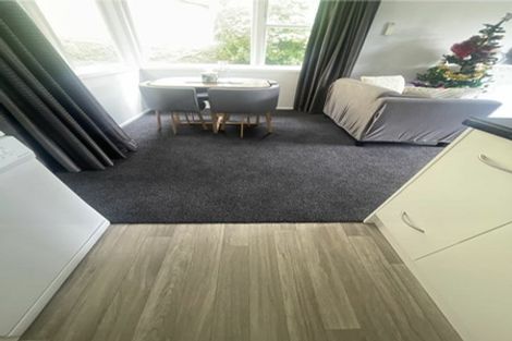 Photo of property in 11 Innes Way, Newlands, Wellington, 6037