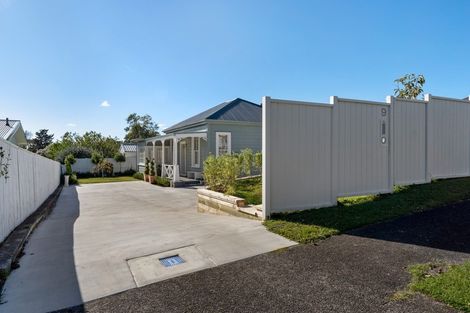 Photo of property in 9 Mayfair Place, Westown, New Plymouth, 4310