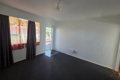 Photo of property in 2/7 Sylvan Crescent, Te Atatu South, Auckland, 0610