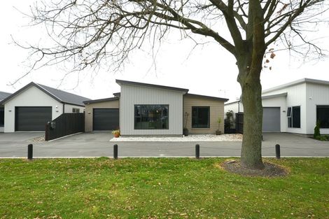 Photo of property in 11 Glenbarr Lane, Broomfield, Christchurch, 8042