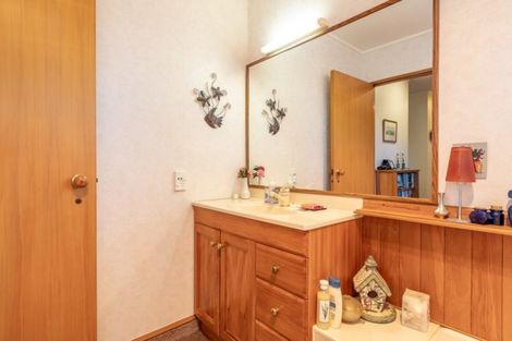 Photo of property in 16 Runanga Grove, Waikanae, 5036