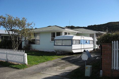 Photo of property in 9 Matthews Road, Wainuiomata, Lower Hutt, 5014
