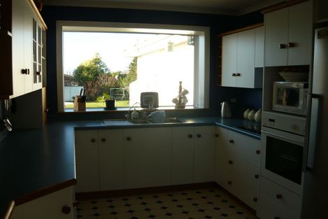 Photo of property in 75 Rhodes Street, Waimate, 7924