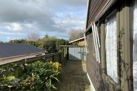 Photo of property in 1 Highlands Place, Highlands Park, New Plymouth, 4312