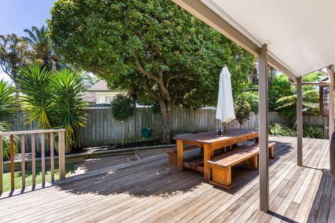 Photo of property in 30 Sandgate Avenue, Botany Downs, Auckland, 2010