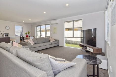 Photo of property in 6 Waipokapu Place, Opaheke, Papakura, 2113