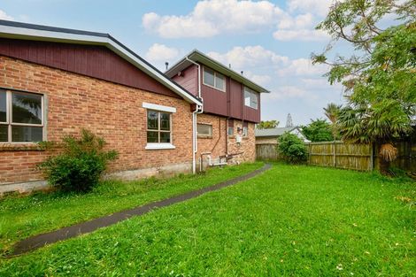 Photo of property in 73 Rimu Street, New Lynn, Auckland, 0600