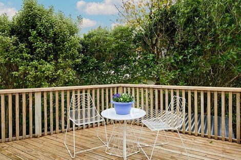 Photo of property in 25 Rona Street, Eastbourne, Lower Hutt, 5013