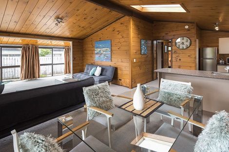 Photo of property in 25a The Esplanade, Eastern Beach, Auckland, 2012