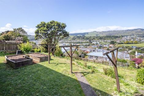 Photo of property in 52 Saint Johns Terrace, Tawa, Wellington, 5028