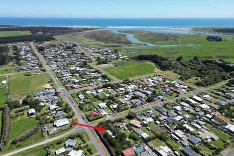 Photo of property in 4 Punga Street, Tangimoana, 4822