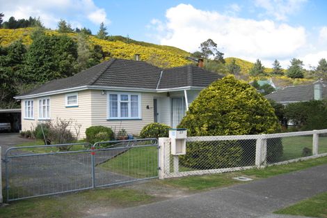 Photo of property in 27 Peel Place, Wainuiomata, Lower Hutt, 5014