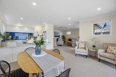 Photo of property in 48 Wallace Place, Westown, New Plymouth, 4310