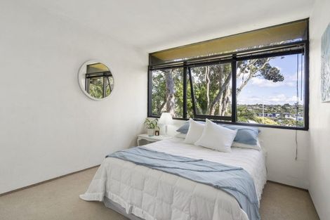 Photo of property in 2/30 Browns Bay Road, Rothesay Bay, Auckland, 0630