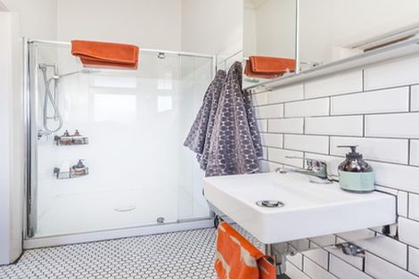 Photo of property in 42 Derwent Street, Island Bay, Wellington, 6023