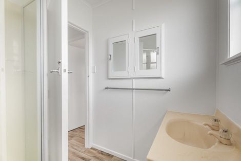 Photo of property in 9 Kuaka Place, New Lynn, Auckland, 0600