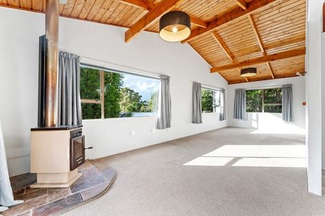 Photo of property in 16 Dobell Road, Stanmore Bay, Whangaparaoa, 0932