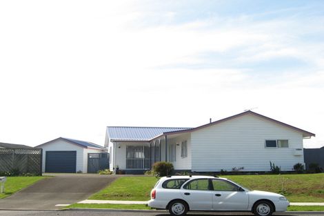 Photo of property in 26 Heta Road, Highlands Park, New Plymouth, 4312