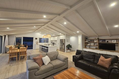 Photo of property in 1 Hoskins Avenue, Hillsborough, Auckland, 1042