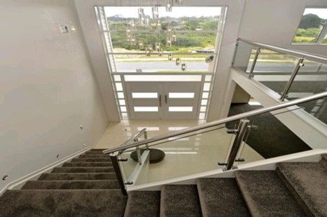 Photo of property in 11 Henriette Place, The Gardens, Auckland, 2105