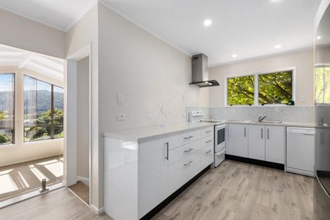 Photo of property in 30 Davis Grove, Wainuiomata, Lower Hutt, 5014