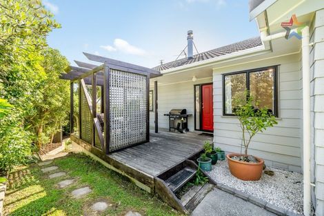 Photo of property in 21 Jasmine Grove, Maungaraki, Lower Hutt, 5010
