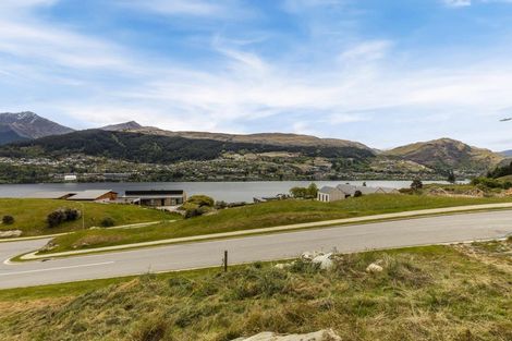 Photo of property in 1 Elk Place, Kelvin Heights, Queenstown, 9300