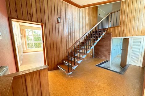 Photo of property in 4 Staveley Avenue, Mount Roskill, Auckland, 1041