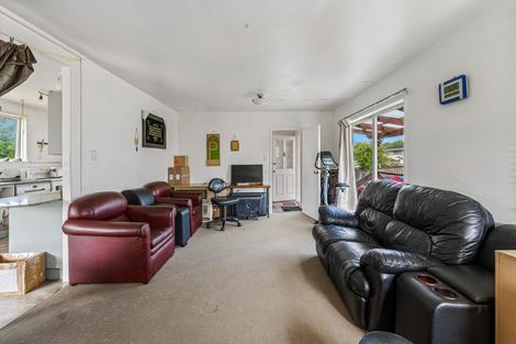 Photo of property in 62 Harmel Road, Glendene, Auckland, 0602