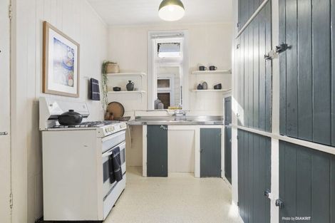 Photo of property in 354 The Parade, Island Bay, Wellington, 6023