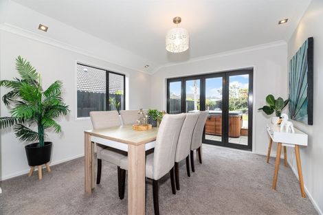 Photo of property in 61 Sapperton Drive, Henderson, Auckland, 0612