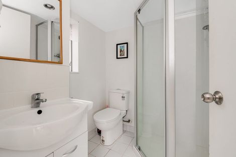 Photo of property in 415 Glenfield Road, Glenfield, Auckland, 0629