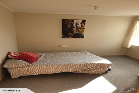 Photo of property in 18 Barron Drive, Green Bay, Auckland, 0604