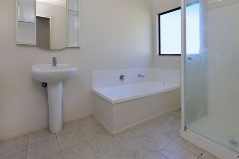 Photo of property in 74 Hetherington Road, Ranui, Auckland, 0612