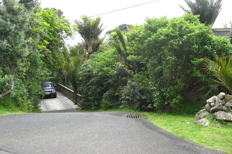 Photo of property in 15 Rayner Road, Piha, 0772